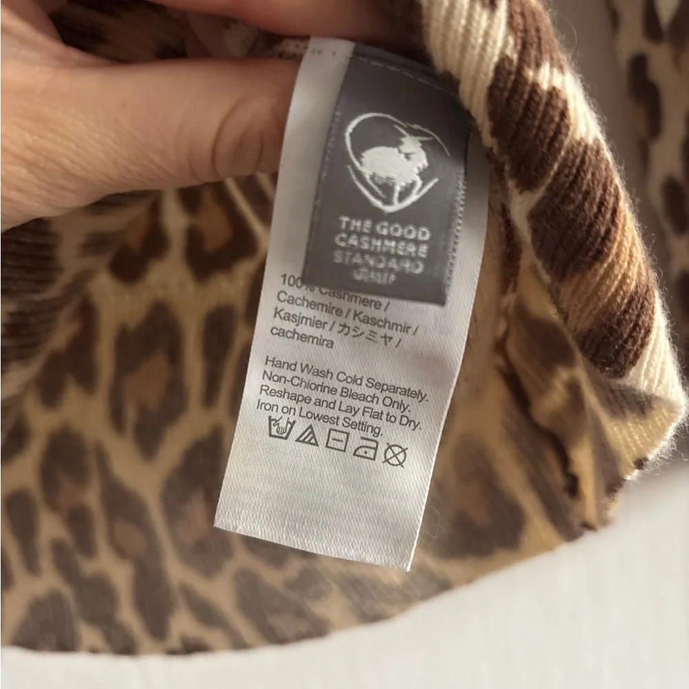 J Crew Cashmere Leopard Print Crewneck Sweater Size Small - Picture 4 of 6